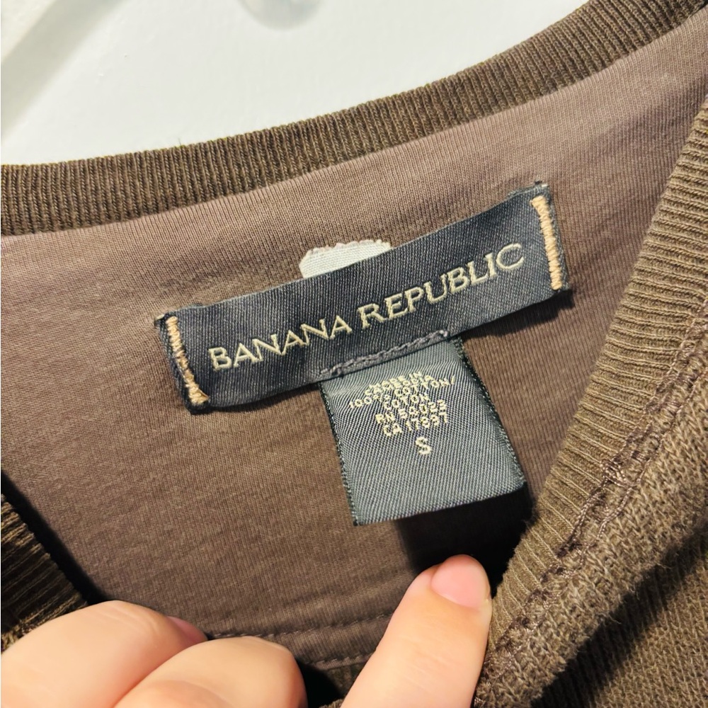 Banana Republic Men's Chocolate Crewneck Sweater - Picture 2 of 3